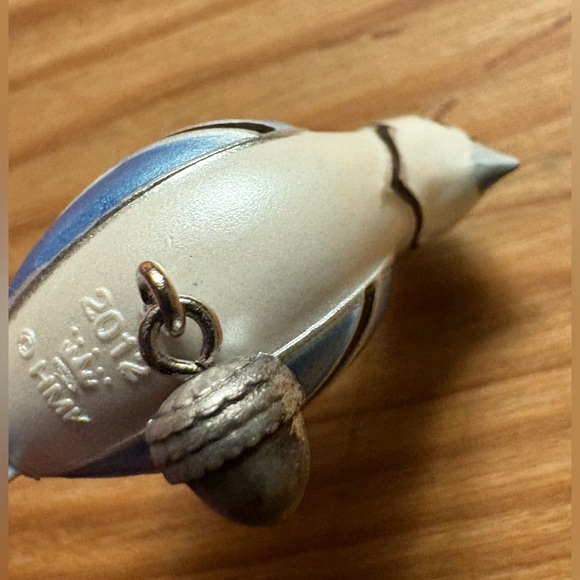 Hallmark Miniature Blue Jay Ornament dated 2012. - Picture 4 of 6